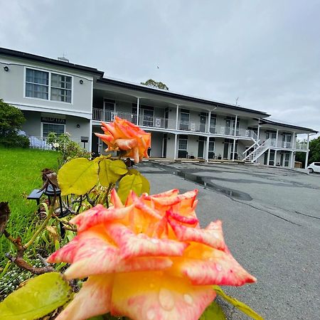 Colonial Lodge Motor Inn Яс Екстериор снимка