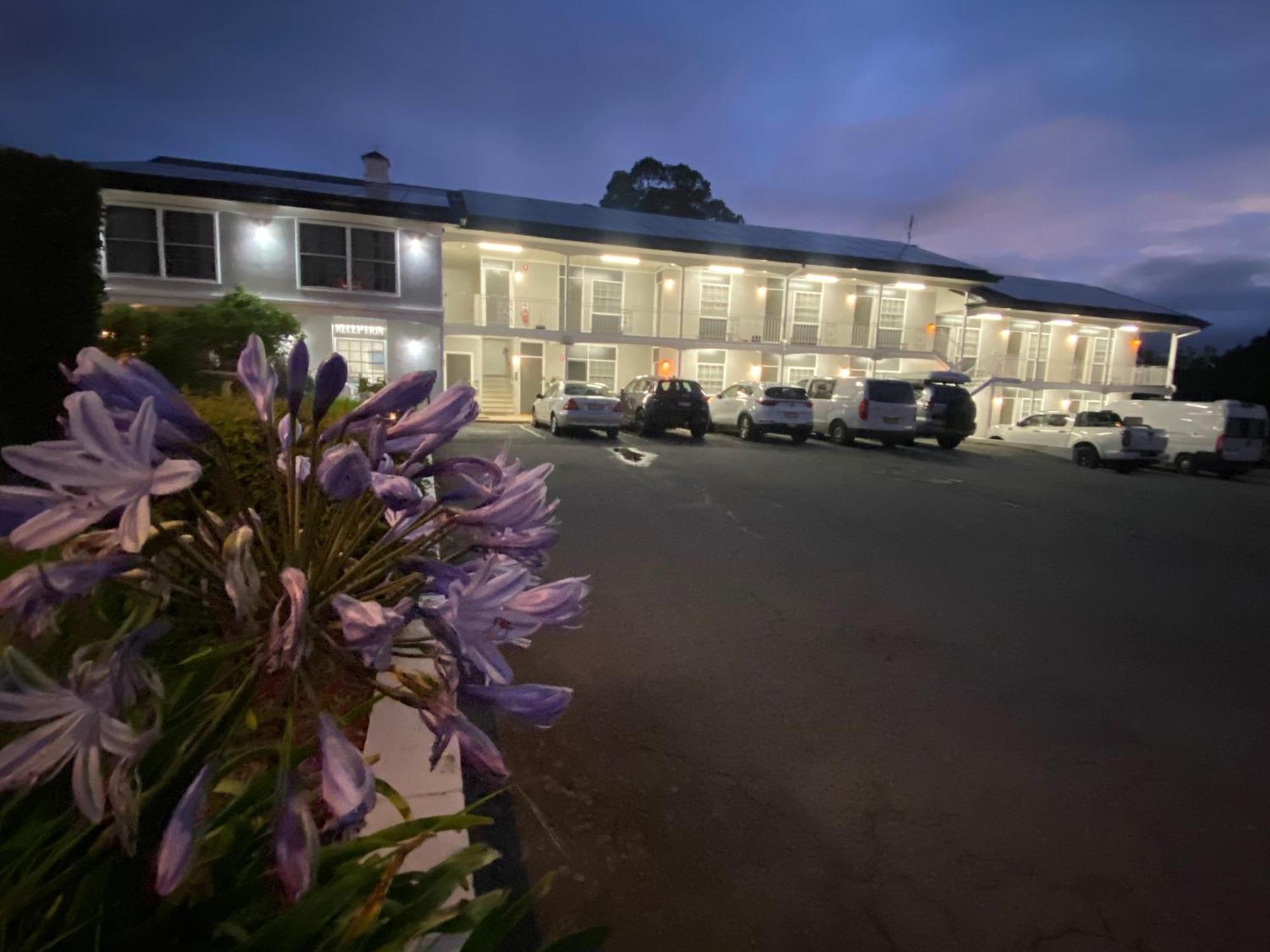 Colonial Lodge Motor Inn Яс Екстериор снимка