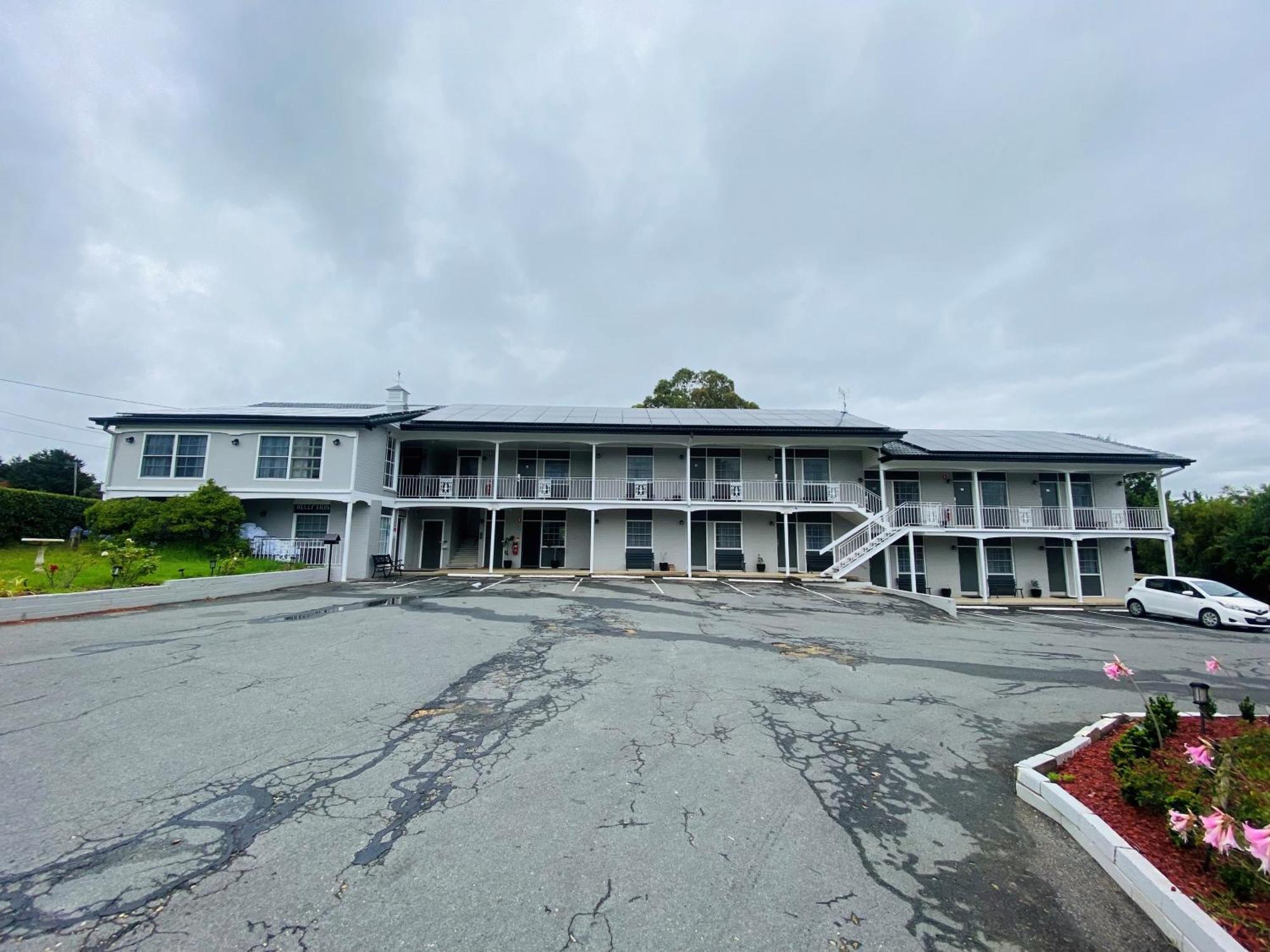 Colonial Lodge Motor Inn Яс Екстериор снимка