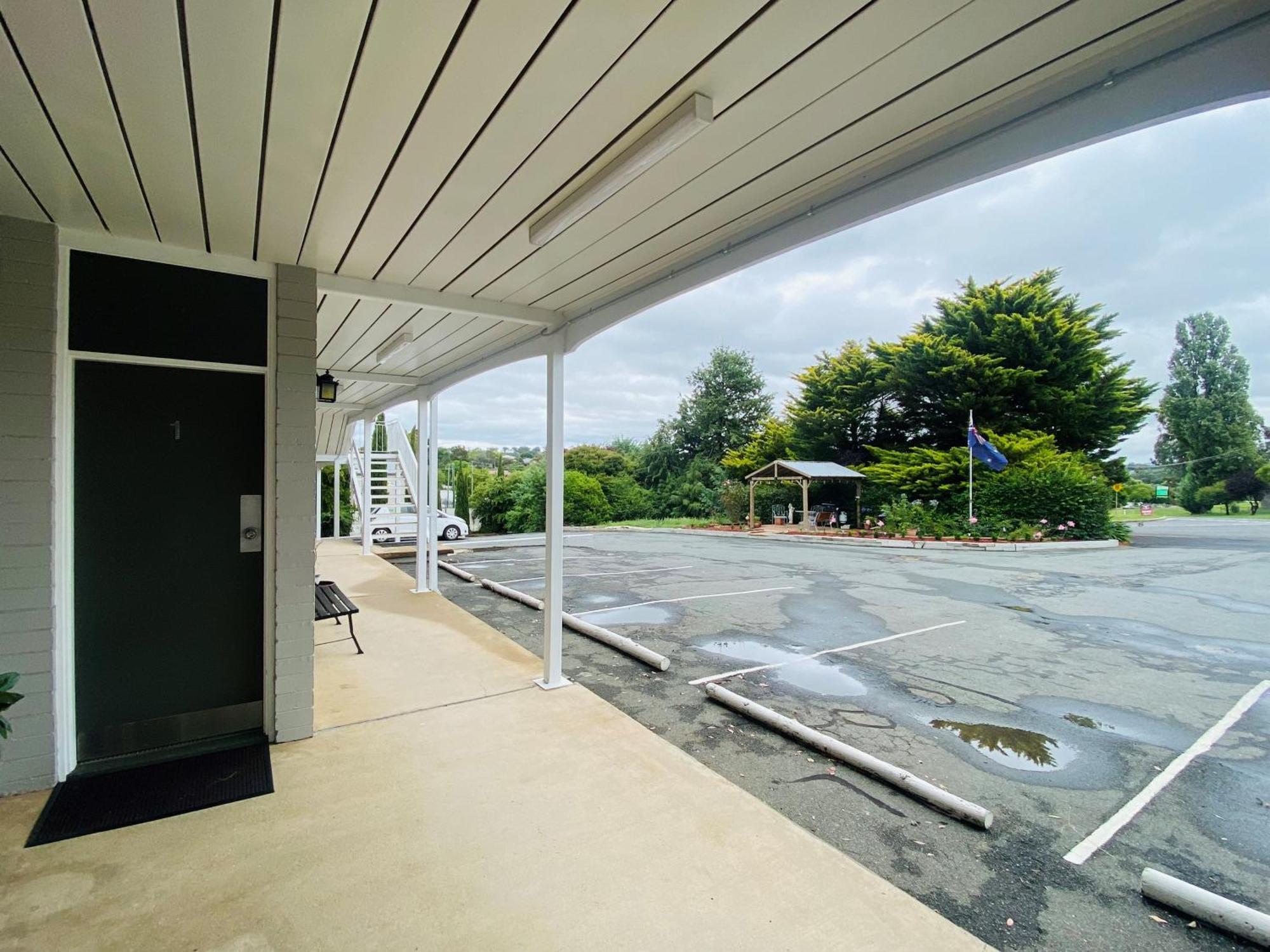 Colonial Lodge Motor Inn Яс Екстериор снимка
