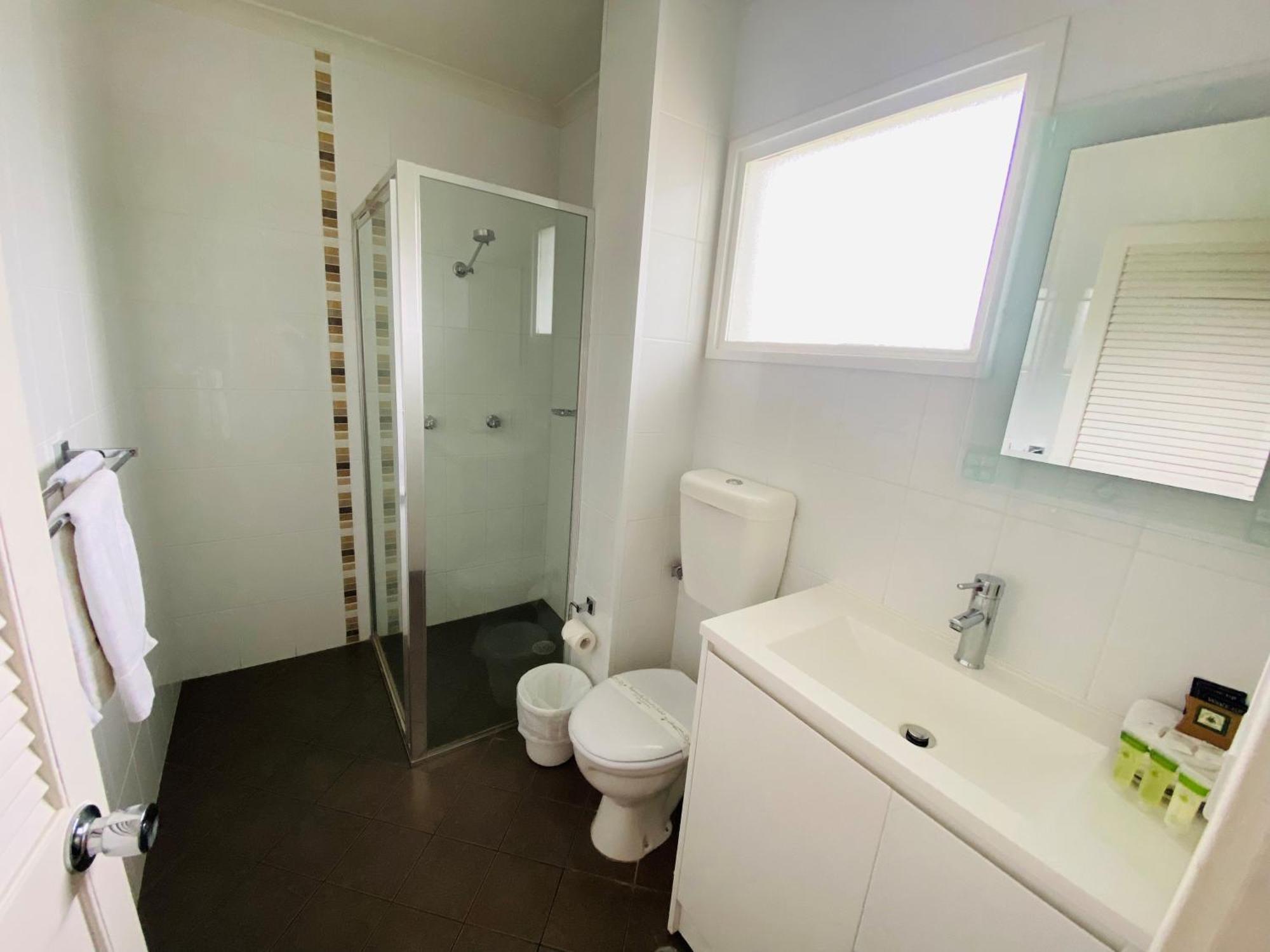 Colonial Lodge Motor Inn Яс Екстериор снимка