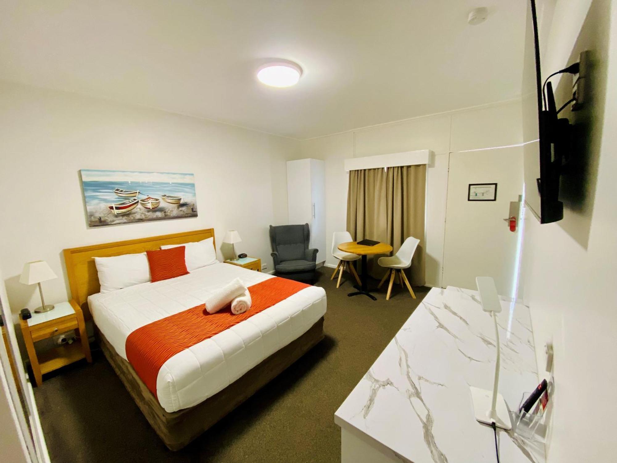 Colonial Lodge Motor Inn Яс Екстериор снимка