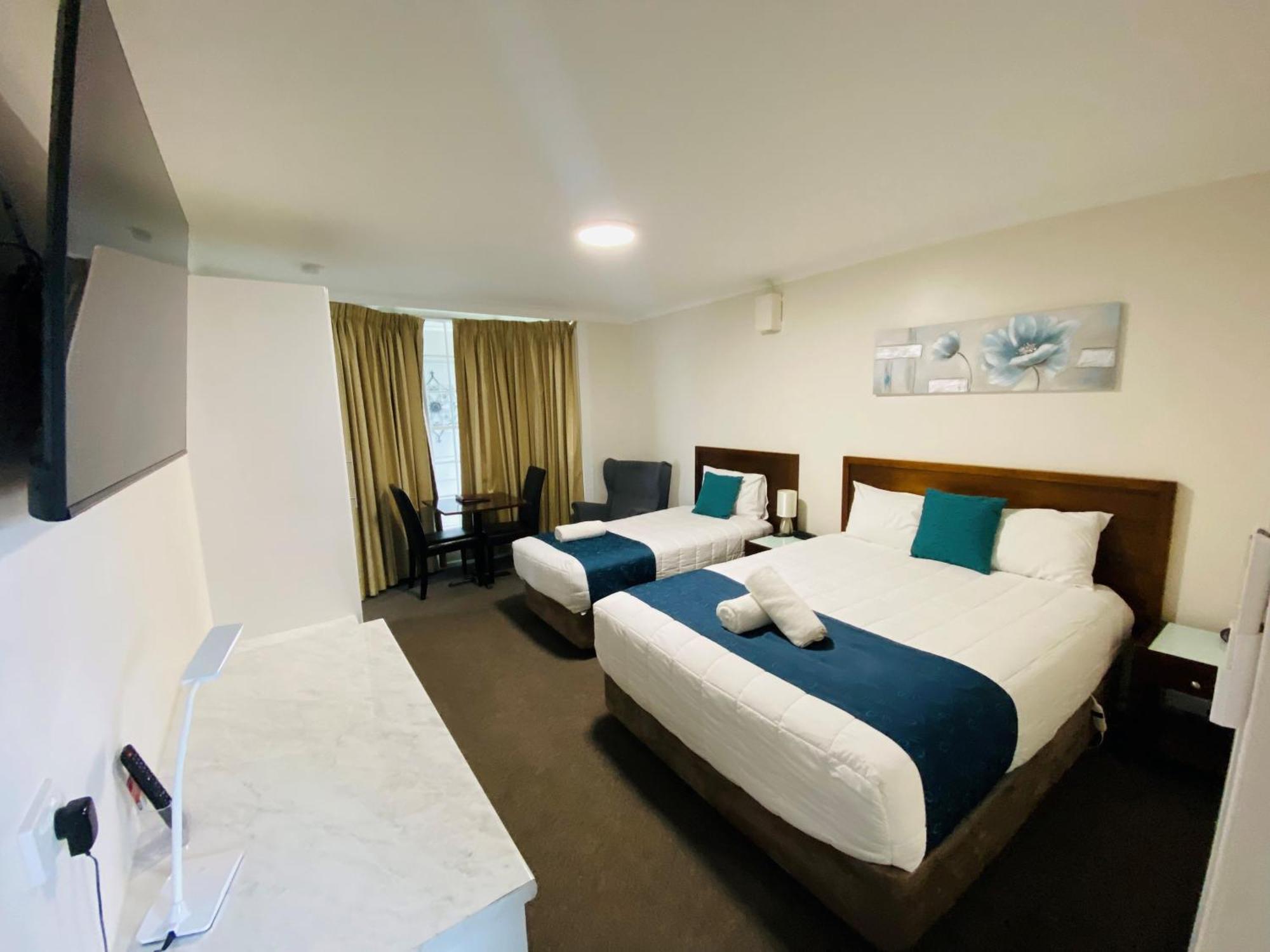 Colonial Lodge Motor Inn Яс Екстериор снимка
