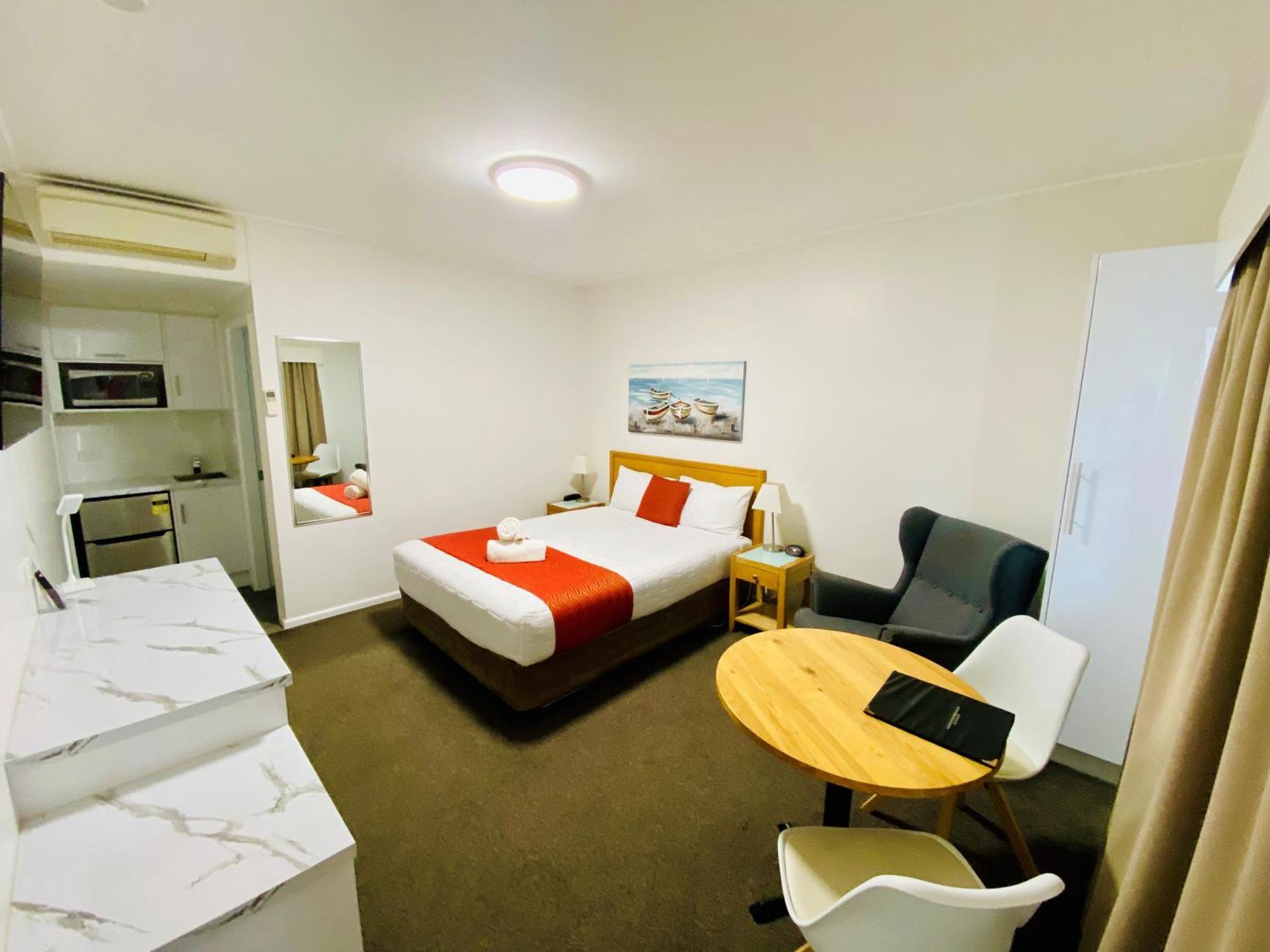 Colonial Lodge Motor Inn Яс Екстериор снимка