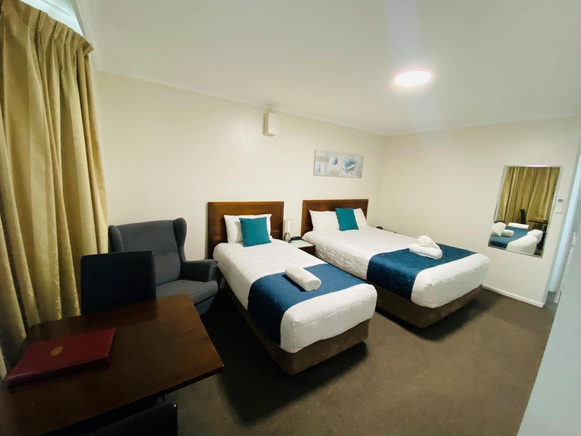 Colonial Lodge Motor Inn Яс Екстериор снимка
