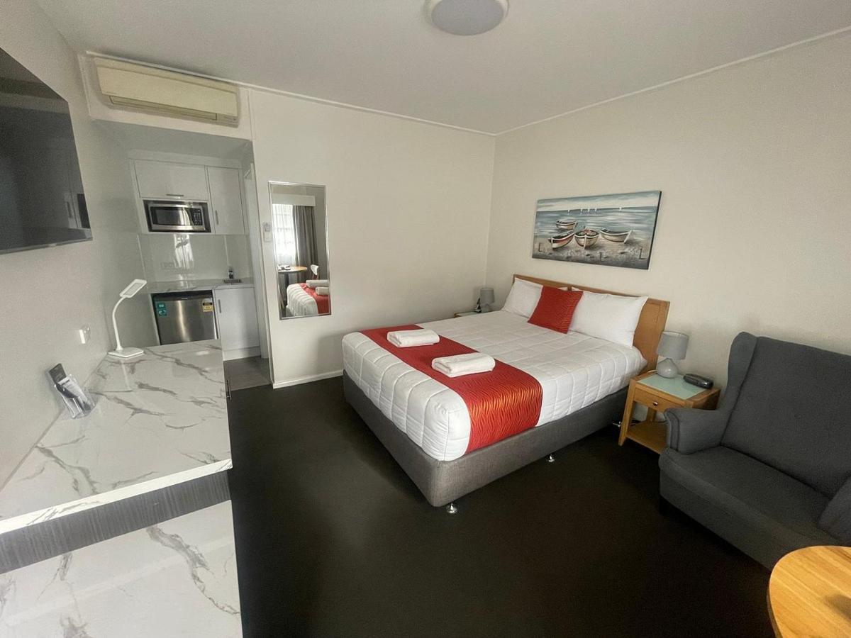 Colonial Lodge Motor Inn Яс Екстериор снимка