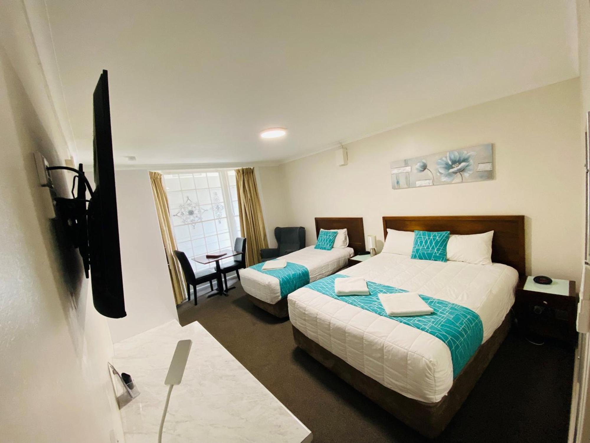 Colonial Lodge Motor Inn Яс Екстериор снимка