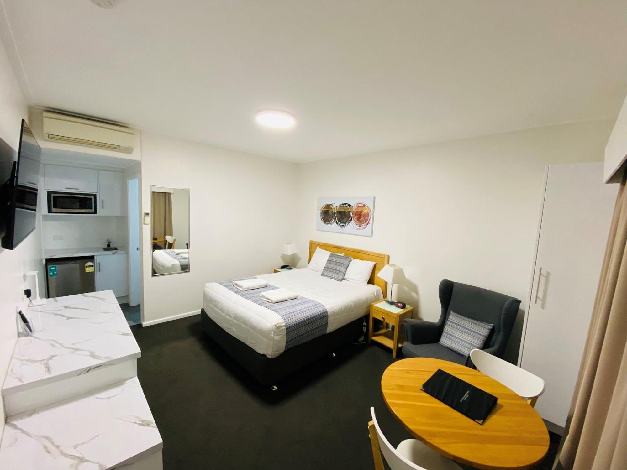 Colonial Lodge Motor Inn Яс Екстериор снимка