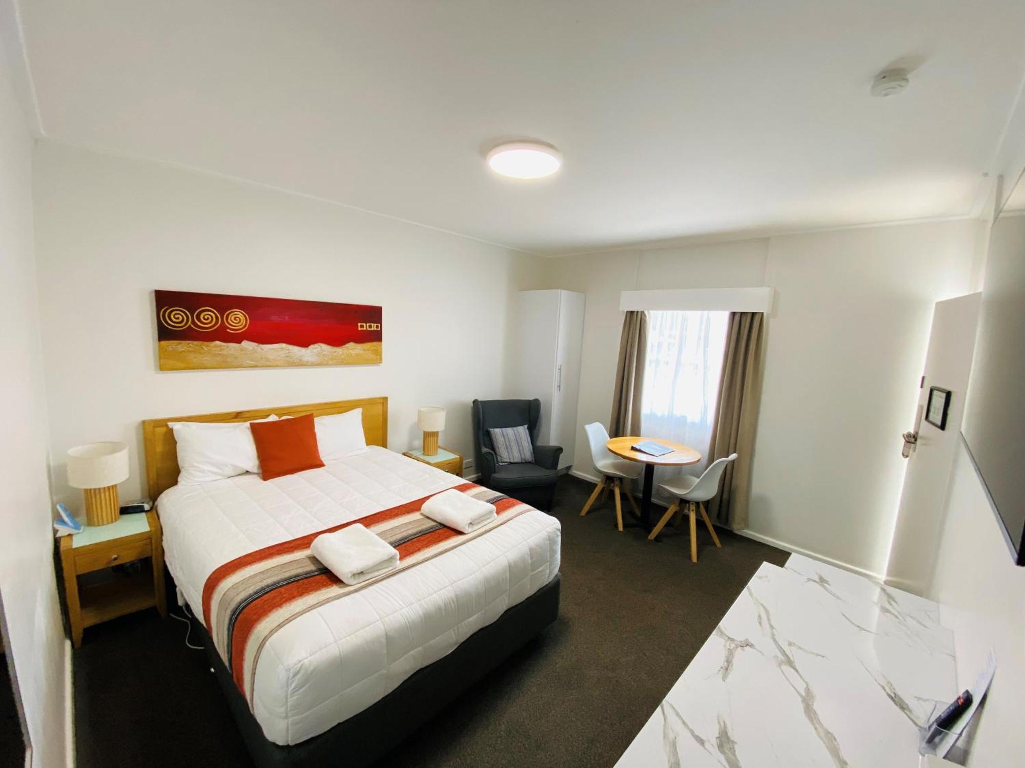 Colonial Lodge Motor Inn Яс Екстериор снимка