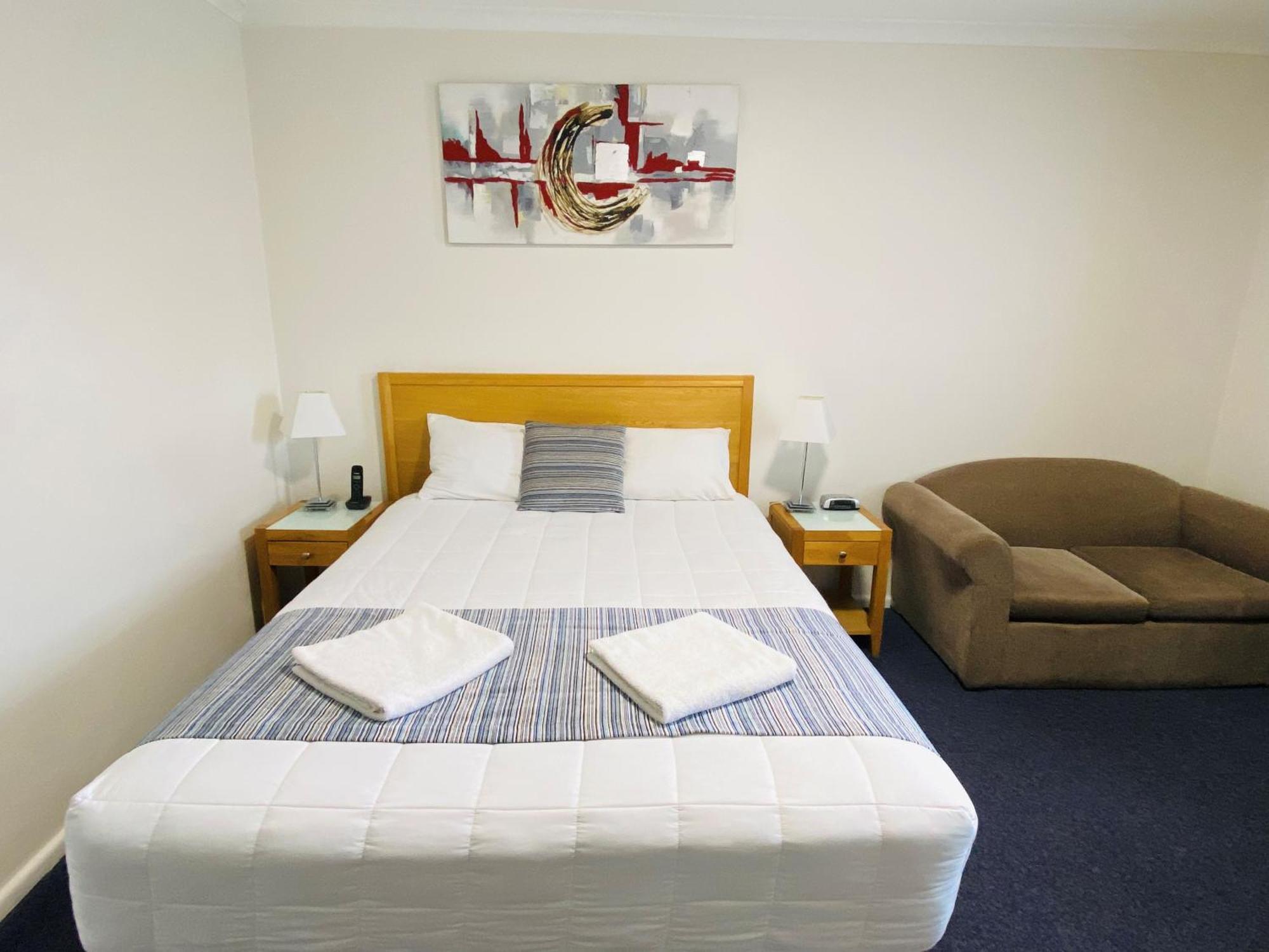 Colonial Lodge Motor Inn Яс Екстериор снимка