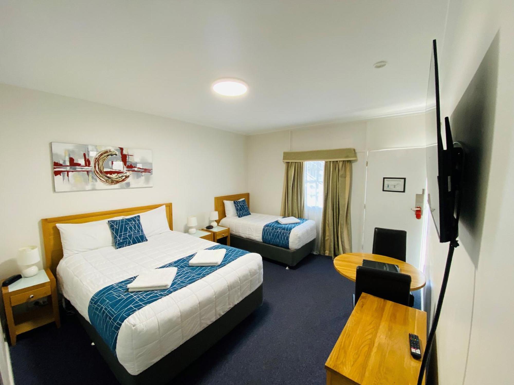 Colonial Lodge Motor Inn Яс Екстериор снимка