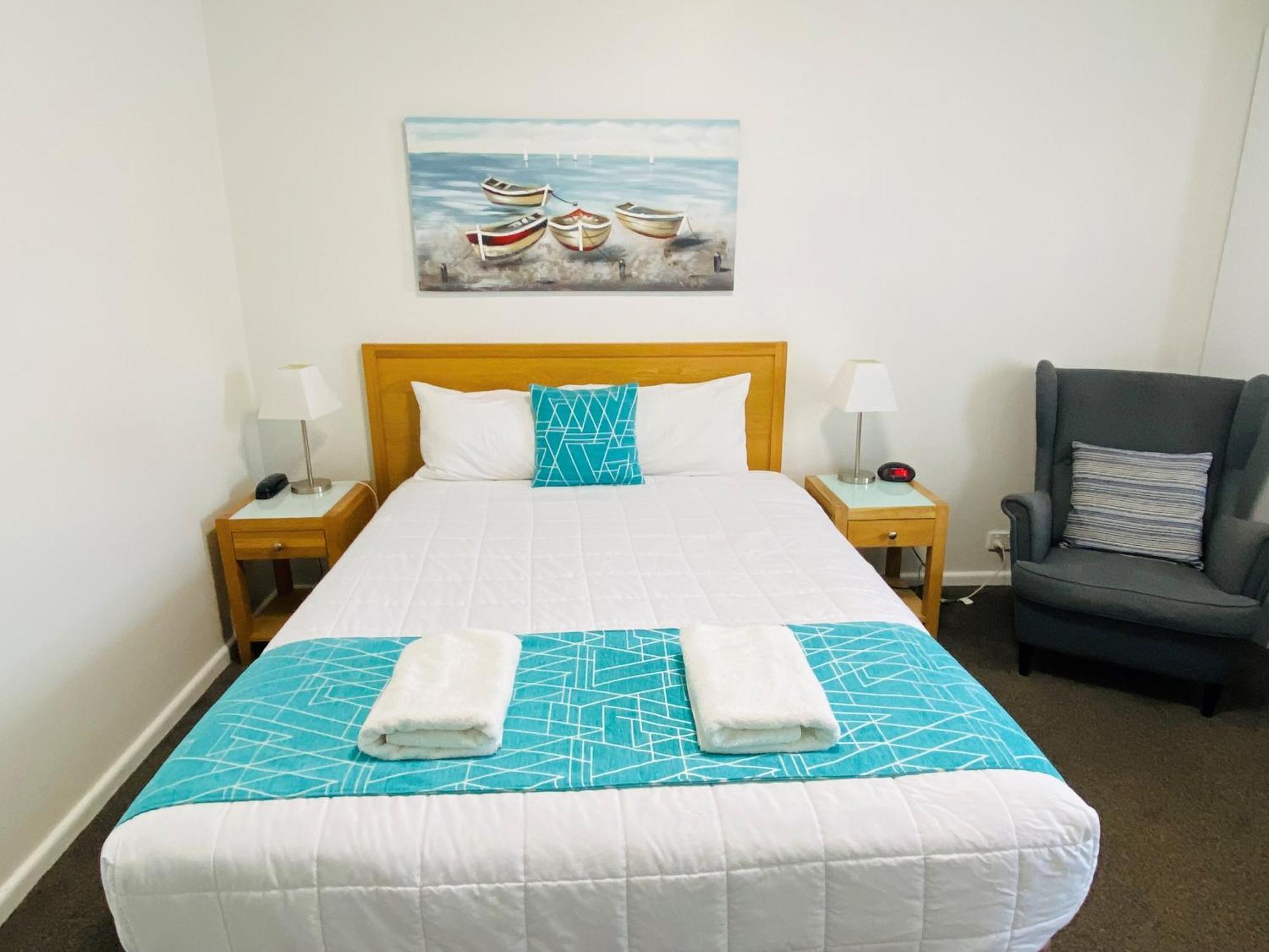 Colonial Lodge Motor Inn Яс Екстериор снимка