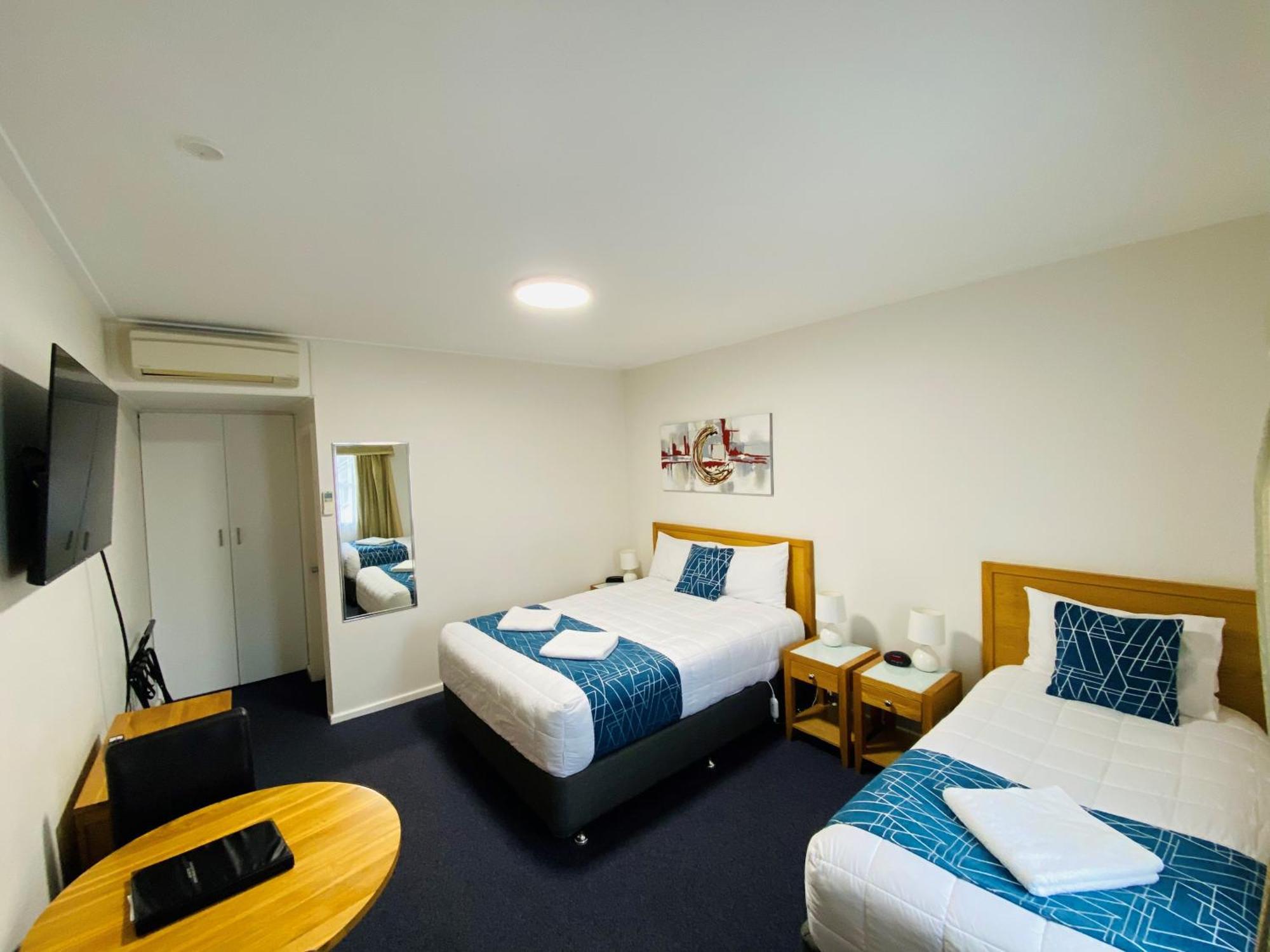 Colonial Lodge Motor Inn Яс Екстериор снимка