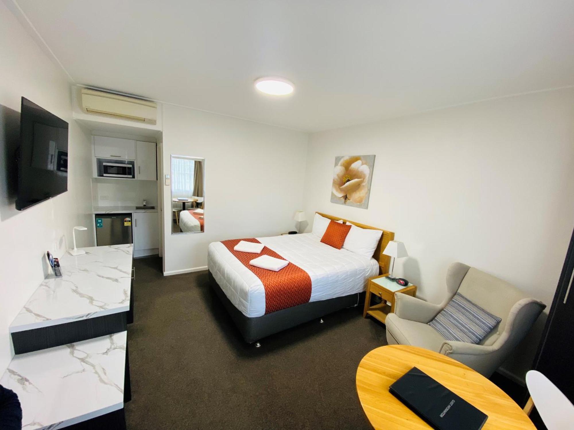 Colonial Lodge Motor Inn Яс Екстериор снимка