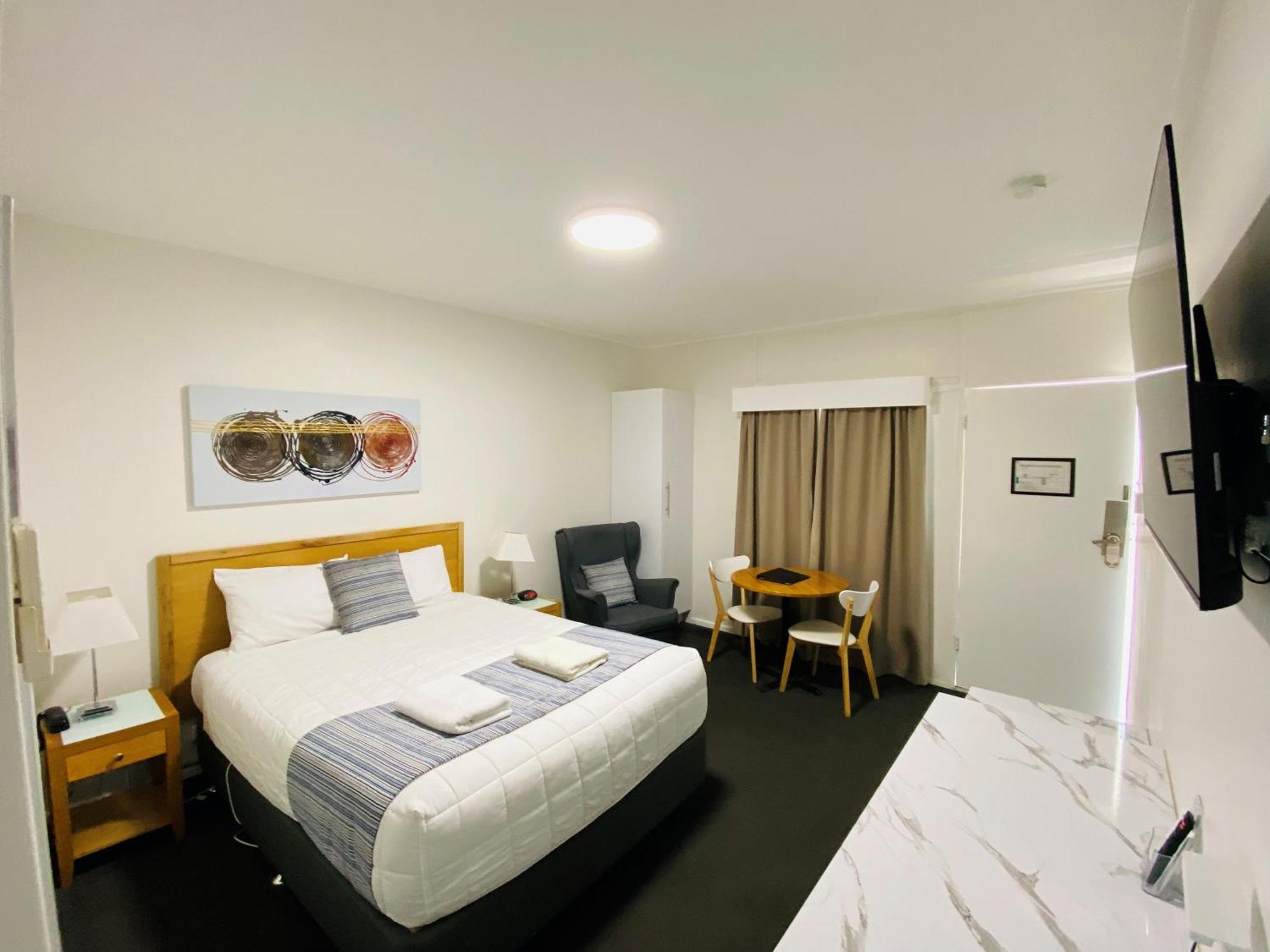 Colonial Lodge Motor Inn Яс Екстериор снимка