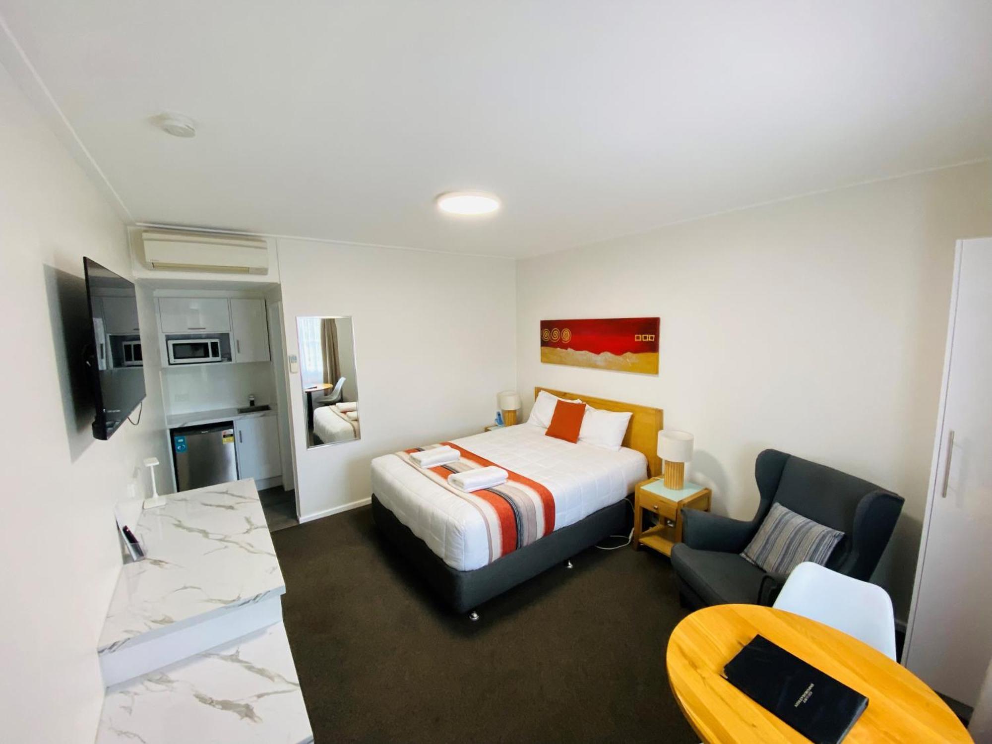Colonial Lodge Motor Inn Яс Екстериор снимка