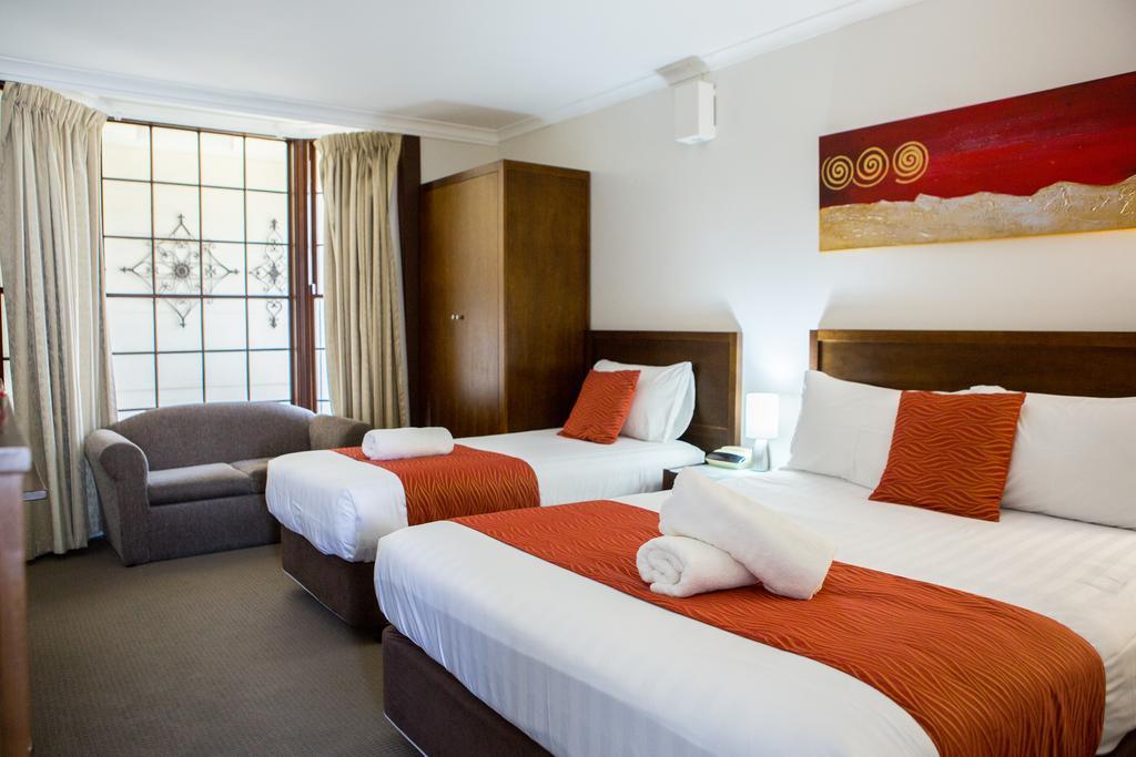 Colonial Lodge Motor Inn Яс Екстериор снимка