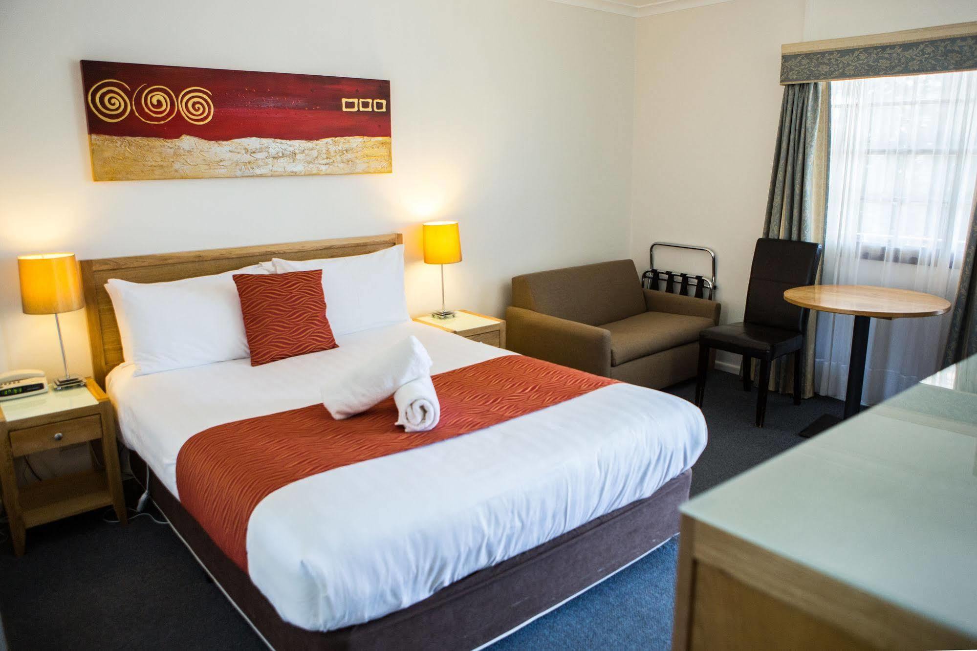 Colonial Lodge Motor Inn Яс Екстериор снимка